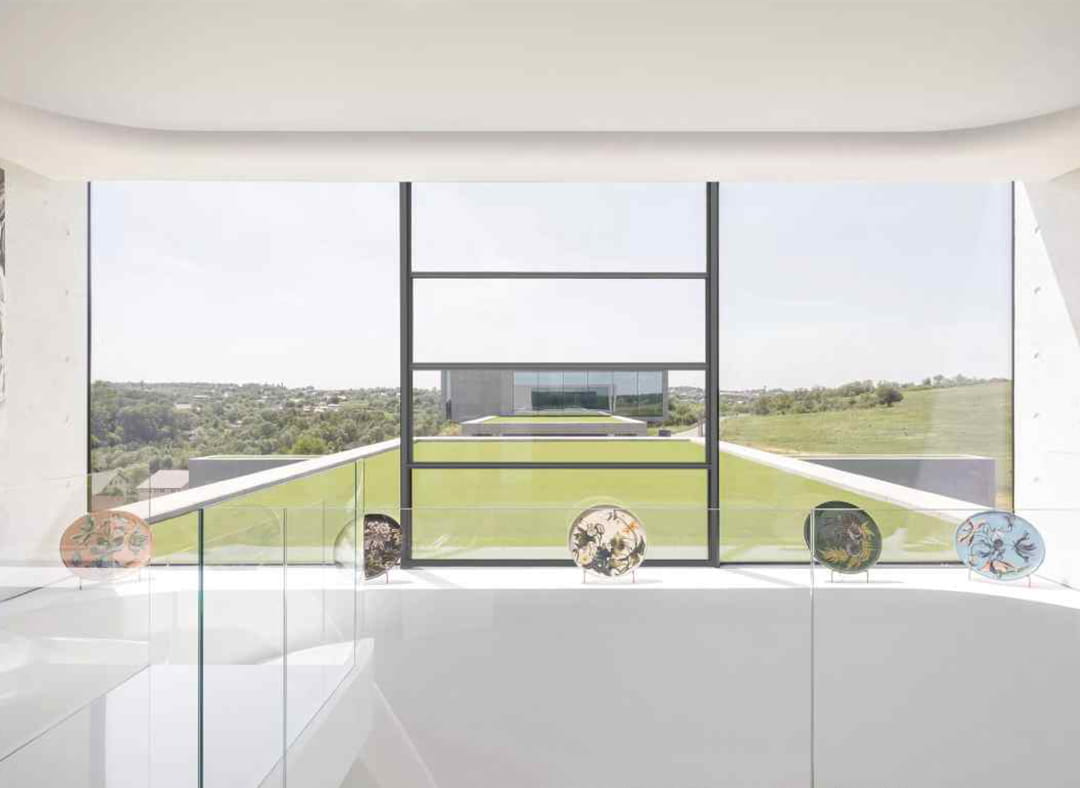 automatic-verticle-sliding-glass-solution 1