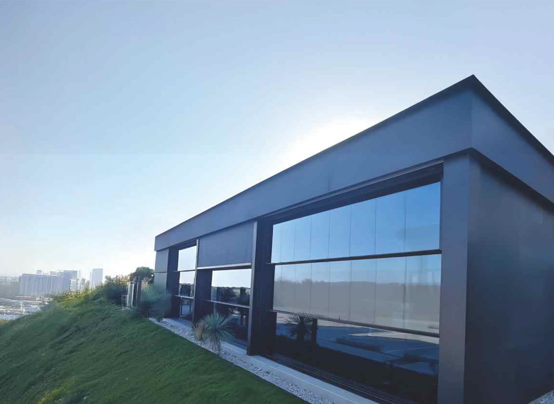 automatic-vertilux-movable-glass-dubai1